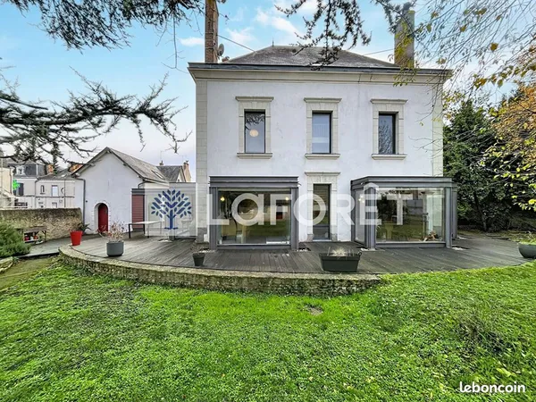 Maison 10 pièces 303 m² 