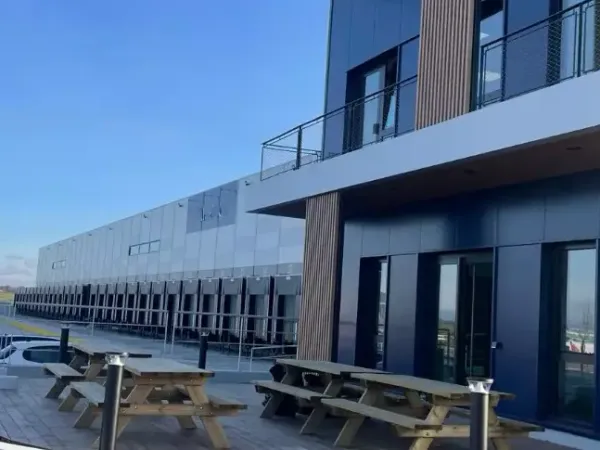 7 300 m² au coeur de l'Aéroport de Lyon 