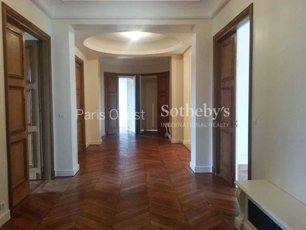 Appartement 7 pièces 250 m² 