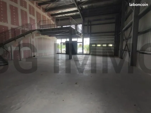 Local commercial 229 m²