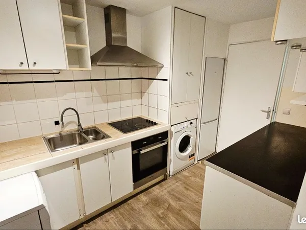 Appartement le Bourget meublé 49m2 + place de parking + Loggia 