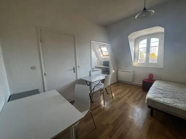 Studio 1 pièce 15 m² 