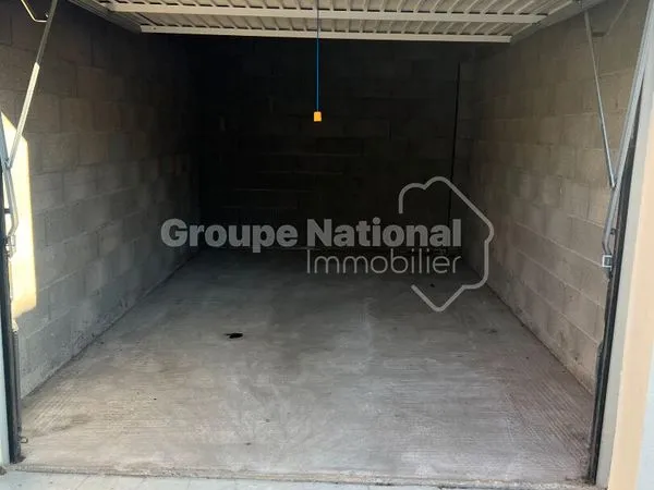 Parking/box 1 pièce 18 m² 