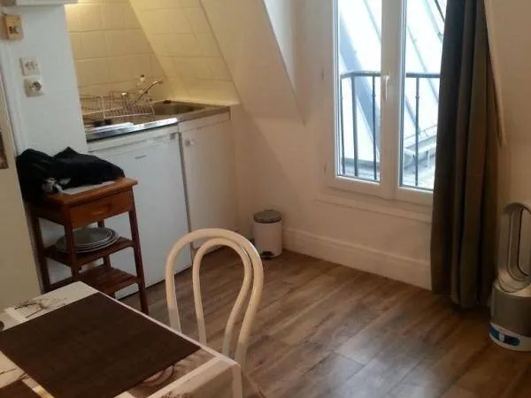 Studio 1 pièce 10 m² 