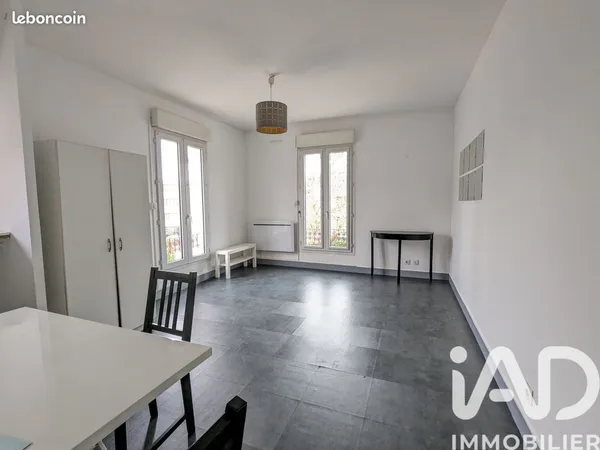 Studio 1 pièce 27 m² 
