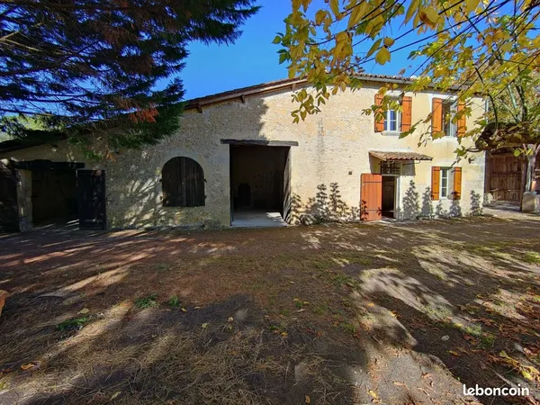 Propriété 3 pièces 142 m² 