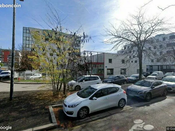 Local commercial 880 m² 