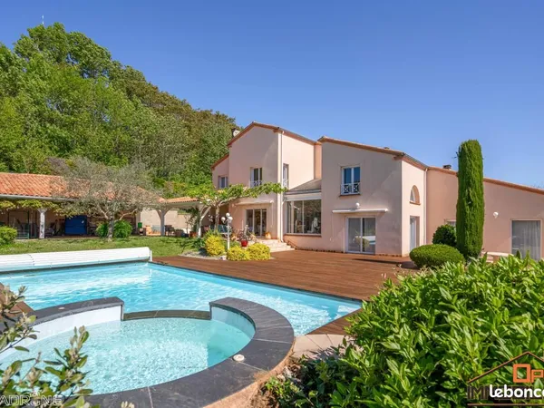 Villa 8 pièces 350 m² 