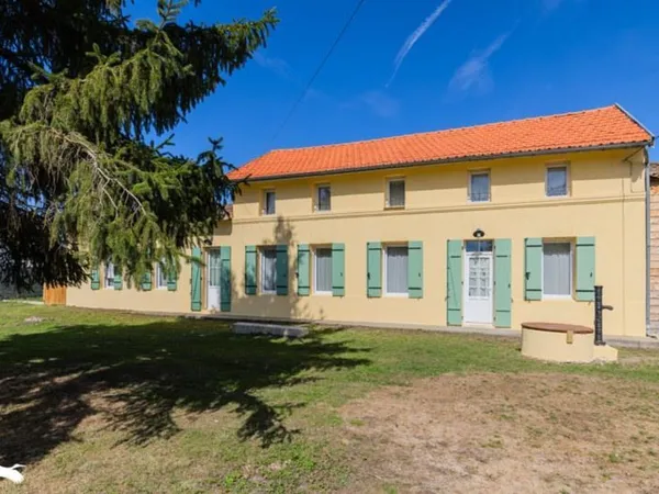 Maison en pierre de 7 pièces principales 