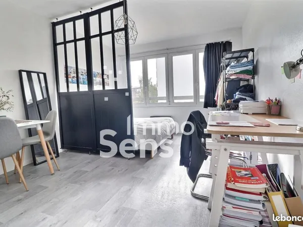Studio 1 pièce 27 m² 