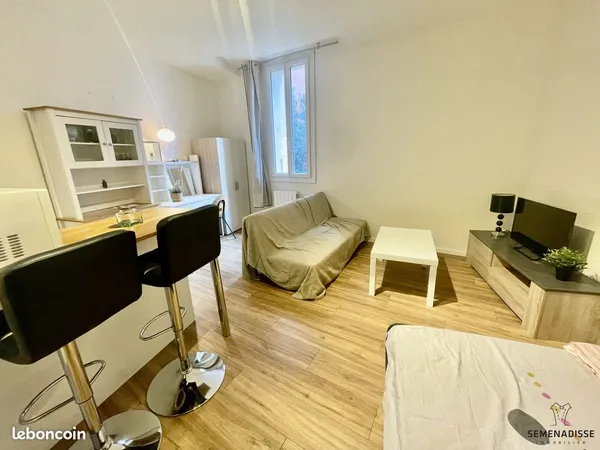 Studio 1 pièce 25 m² 
