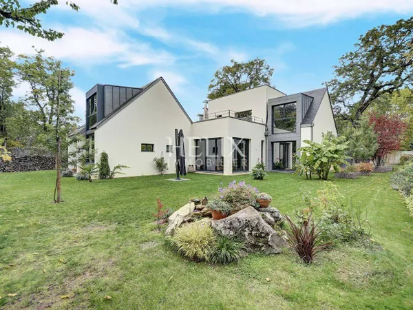 Maison 8 pièces 261 m² 