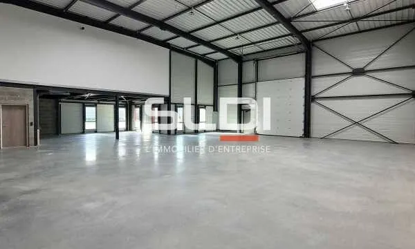 Local d'activité 387 m² 