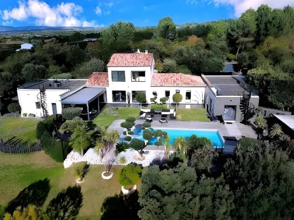 PROPRIETE D'EXCEPTION - LES BEAUMETTES / GORDES 