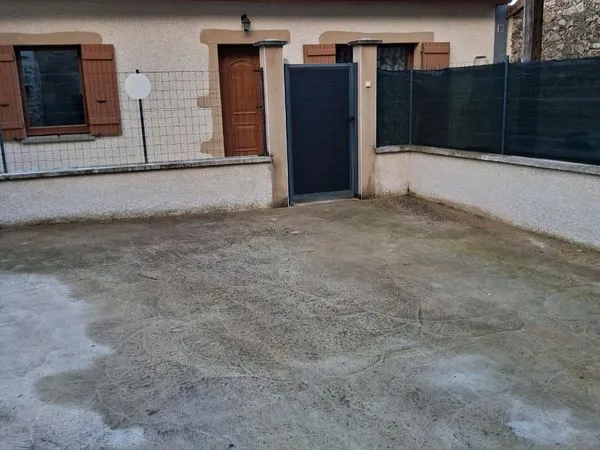 Maison meublé situé à vion 