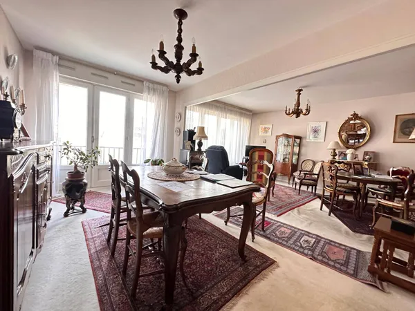 APPARTEMENT TRAVERSANT EST OUEST 3 CH et Double séjour avec Balcon GARAGE 
