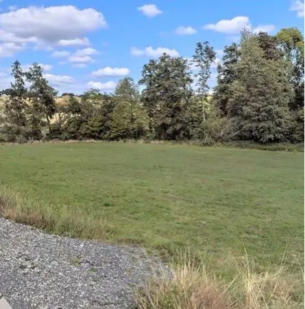 Terrain constructible à vendre à Charroué 