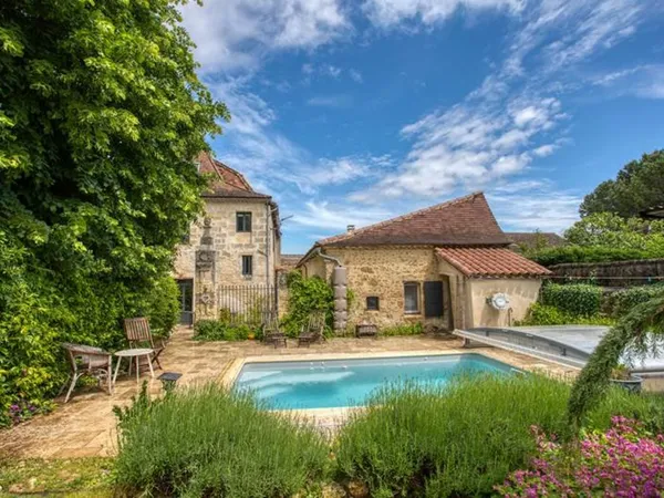 Maison en pierre de 7 pièces principales 