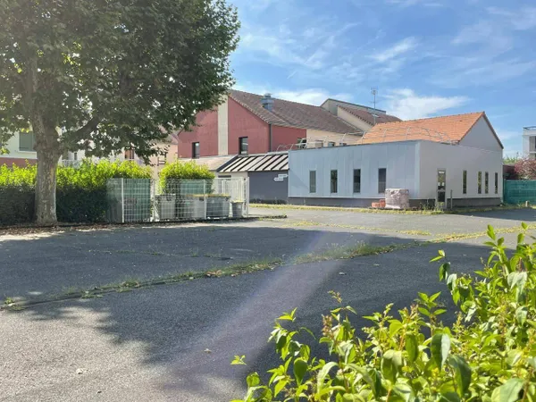 Bureaux 817 m² 