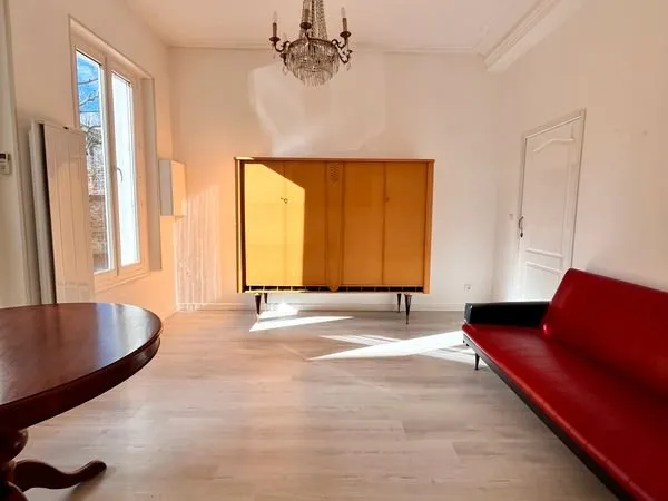 Appartement T1 bis avec parking et terrasse