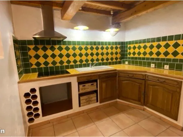 🏠A Louer maison de village à Maillane 