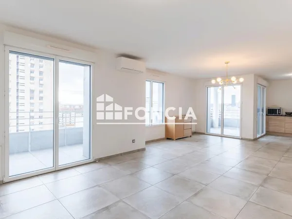 VILLEURBANNE GRATTE CIEL- IMMEUBLE 2019- TYPE 4 - GARAGE 