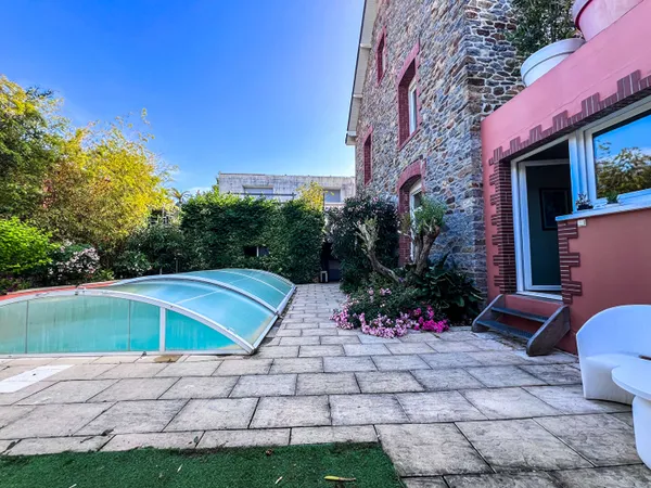 Maison 10 pièces 260 m² 