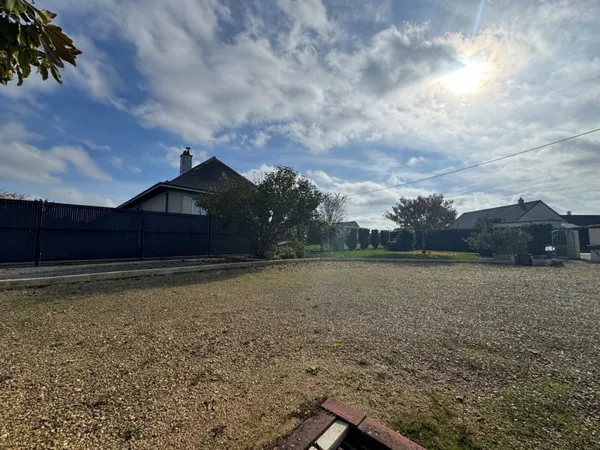 Terrain à bâtir de 300 m² à SEICHES-SUR-LE-LOIR (49) 