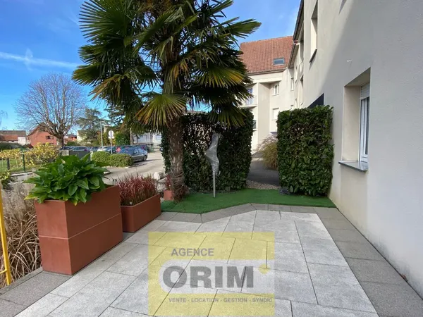 À vendre Appartement 3 pièces avec grande terrasse et gara 
