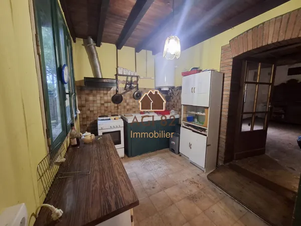 Maison à rénover avec dépendances 