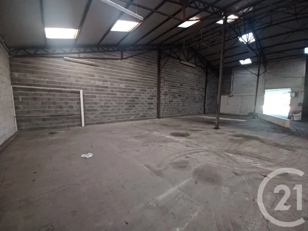 Parking 100 m² 