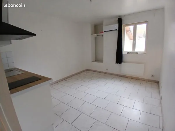 Studio 1 pièce 17 m² 