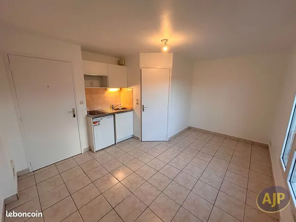 Studio 1 pièce 16 m² 