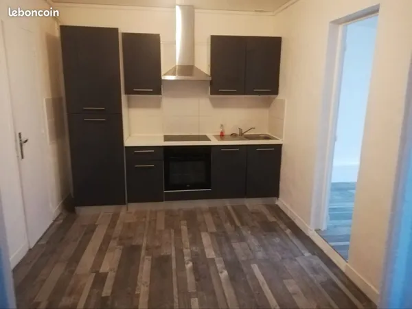 Maison P3 de 70m2 refait a neuf petit jardin proche centre ville Nîmes 