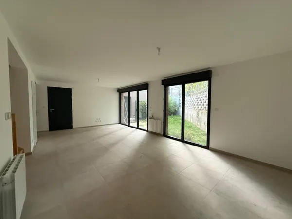 DUPLEX REFAIT A NEUF PROCHE DU CENTRE 