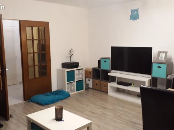 F5 très lumineux de 90 m² env au dernier étage 