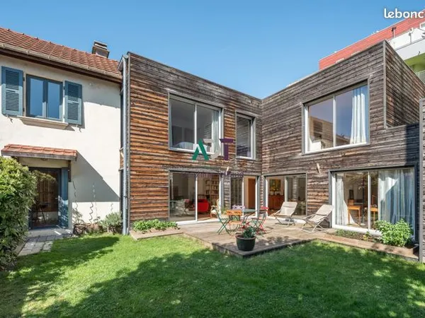 Maison 8 pièces 240 m² 