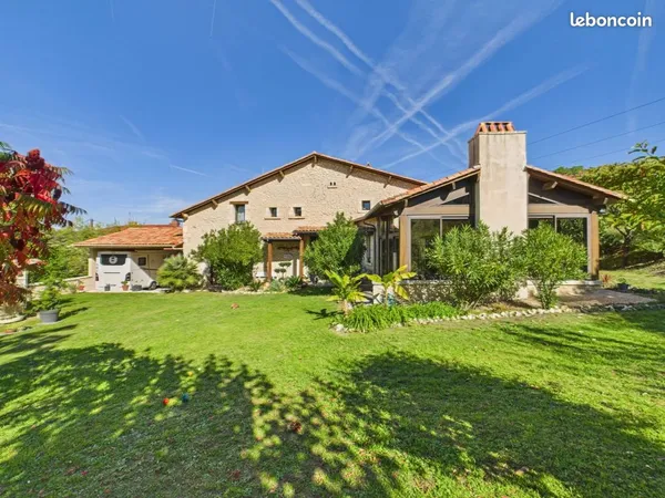 Propriété 10 pièces 299 m² 