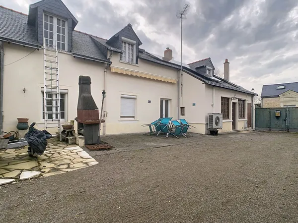 Maison Briollay 5 pièce(s) 24.27 m2 