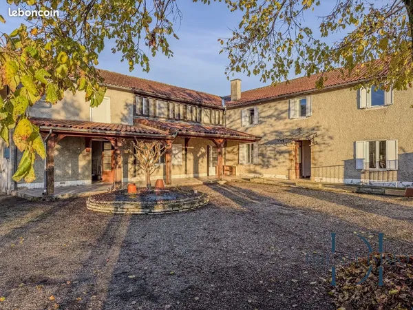 Maison 7 pièces 230 m² 