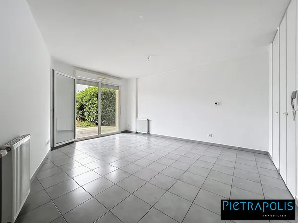 Appartement T3 en rez-de-jardin env. 59m² moderne sans travaux 