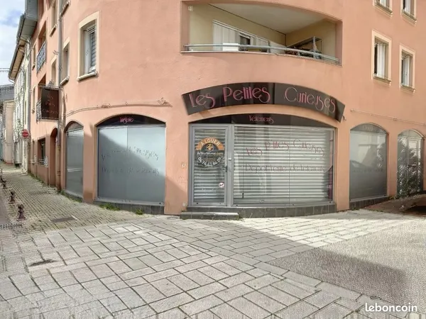 Boutique 70 m² Bourgoin-Jallieu 