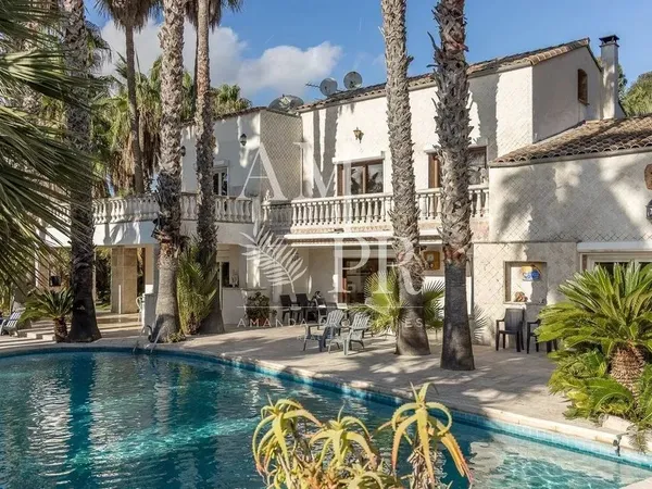 Villa 10 pièces 518 m² 