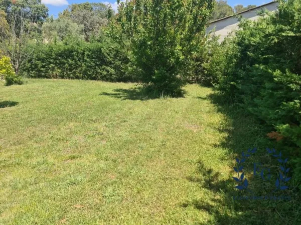 Terrain constructible de 677 m² à Pourrières  Permis accor