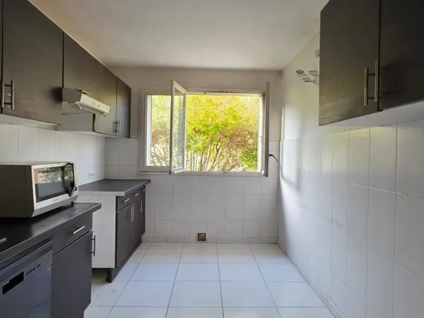 APPARTEMENT 4 PIECES AVEC CAVE ET BOX 