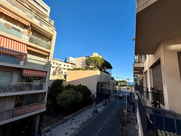 Studio 1 pièce 33 m² 
