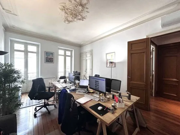 Bureaux 131 m² 