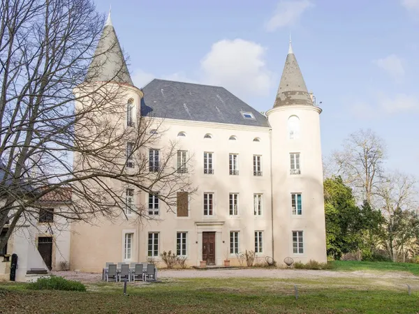 Salles-sur-l'Hers-HAUTE GARONNE-Château et dépendances à vendre. 