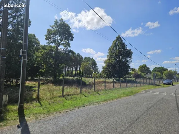 Terrain 1 600 m² Uzeste 