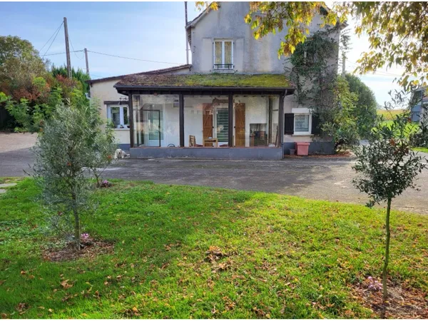Studio meublé à la campagne avec grande véranda et jardin 